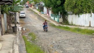 Se movilizan en Sabana Grande de Boyá; exigen obras urgentes