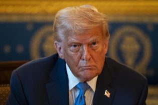 EEUU: Se reduce apoyo a Trump; sólo 40% respalda tema inmigración