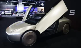 Tesla iniciará su servicio de robotaxis con un empleado de copiloto