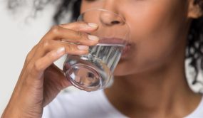 Beber agua reduce el riesgo de un accidente cerebrovascular