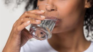 Beber agua reduce el riesgo de un accidente cerebrovascular