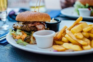 Niños que consumen muchos alimentos ultraprocesados tienen más riesgo de padecer asma