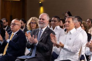 Muestran equipos digitales de revisión de textos bancarios
