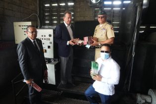 Gobierno incinera más de 11.2 millones de productos ilícitos decomisados en operativos