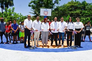Juega RD Banreservas reconstruye dos canchas en Samaná