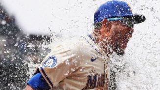 Dominicano Julio Rodríguez hace historia con cuarto 20-20
