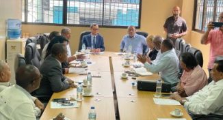Ministro dominicano de Trabajo escucha reclamos sindicales