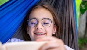 Oftalmológa alerta sobre la epidemia de miopía en niños y recomienda cambios en hábitos de vida