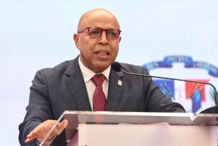 Alfredo Pacheco presenta memorias de gestión 2024-2025