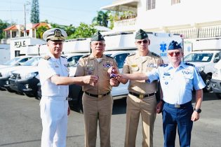 Entregan primeras ambulancias ensambladas por militares RD