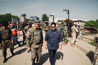 Subsecretario Defensa EE.UU. y Ministro RD recorren la frontera