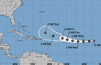 Tormenta podría convertirse en huracán en el océano Atlántico