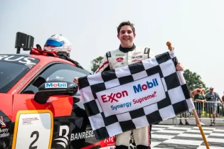 Jimmy Llibre hace historia al ganar carrera de Porsche