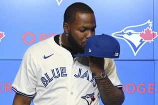 Vladimir Guerrero Jr. fuera de acción por una distención