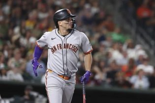 Dominicano Willy Adames es ovacionado y da cuadrangular