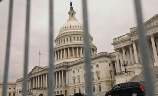 EEUU: se asoma al cierre federal; el gobierno planea despidos