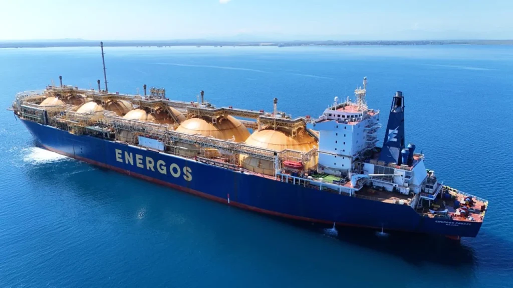 Unidad flotante para almacenar gas natural llega a Dominicana