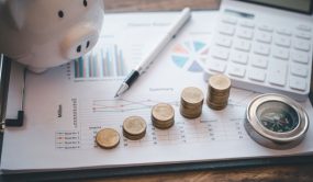Dominicanos optimistas sobre sus finanzas, pero gastan menos