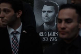 EEUU: Funeral de Kirk será 21 sept. en Arizona con presencia de Trump