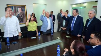 Leonel juramenta en Fuerza del Pueblo grupo de profesionales