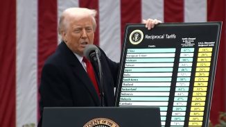 EEUU: Trump impone aranceles 100% productos farmacéuticos