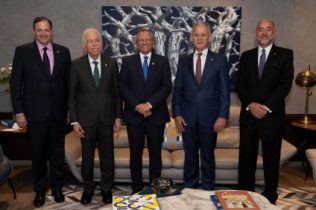 Presidente Banreservas recibe visita de ejecutivos del BHD