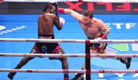 Terence Crawford destrona a Canelo Alvarez en 3 divisiones