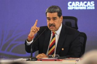 VENEZUELA: Maduro ve «agresión» judicial, política y diplomática de EEUU