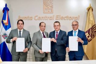 JCE y EMDOC firman contrato para confección nueva cédula