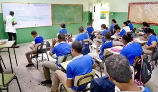 ADP denuncia corrupción, crisis y abandono educación pública