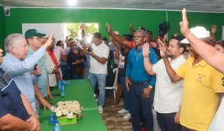 Freddy Pérez juramenta en la FP grupo dirigentes de PLD y PRM