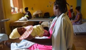 Haitianas embarazadas siguen llegando a RD buscando salud