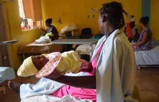 Haitianas embarazadas siguen llegando a RD buscando salud
