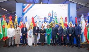 RD lidera debate sobre competencia digital