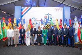 RD lidera debate sobre competencia digital