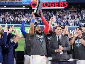 Vladimir Guerrero Jr. recibe reverencia tras premio MVP