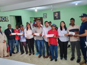 Gobierno indemniza con más RD$8 MM a agricultores Azua