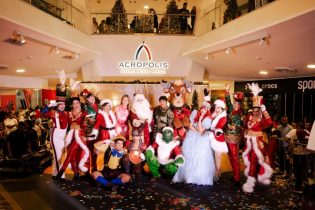 Acrópolis da la bienvenida a la Navidad 2025 con noche mágica