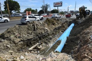 CAASD corrige avería en tubería de 30 pulgadas en la autopista Duarte, SDO