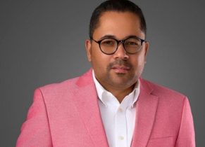 Leonel solo en el escenario político