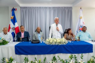 Ricardo de los Santos resalta consolidación de FENATRADO durante inauguración de local