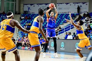 San Lázaro y San Carlos igualan las series de semifinales TBS DN