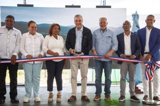 Presidente Abinader inaugura carreteras en el «Sur Profundo»