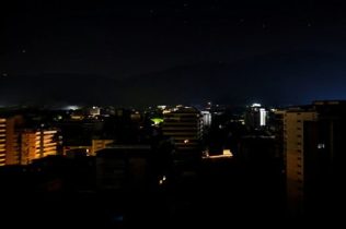 Autoridades dicen apagón general se debió a caída en cascada por una desconexión manual