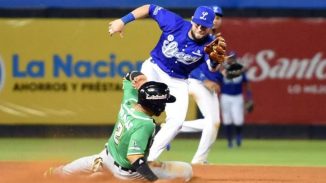 Estrellas apalean al Licey en entradas extras; Gigantes ganan