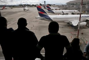 VENEZUELA: revoca concesión a 6 aerolíneas por unirse a EE.UU.