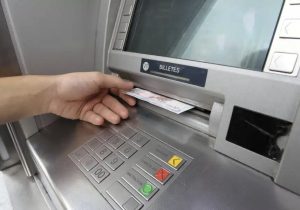 Prisión preventiva para tres robaron $3 millones de cajero