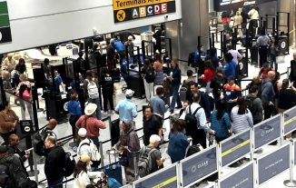 EEUU: Cancelan más de 2.200 vuelos durante cierre de gobierno