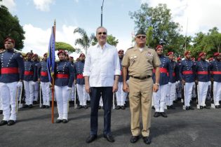 Presidente inaugura nuevas y remodeladas obras militares