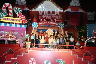 Presidente Abinader inaugura Villa Navidad junto a Aguilera y Carolina